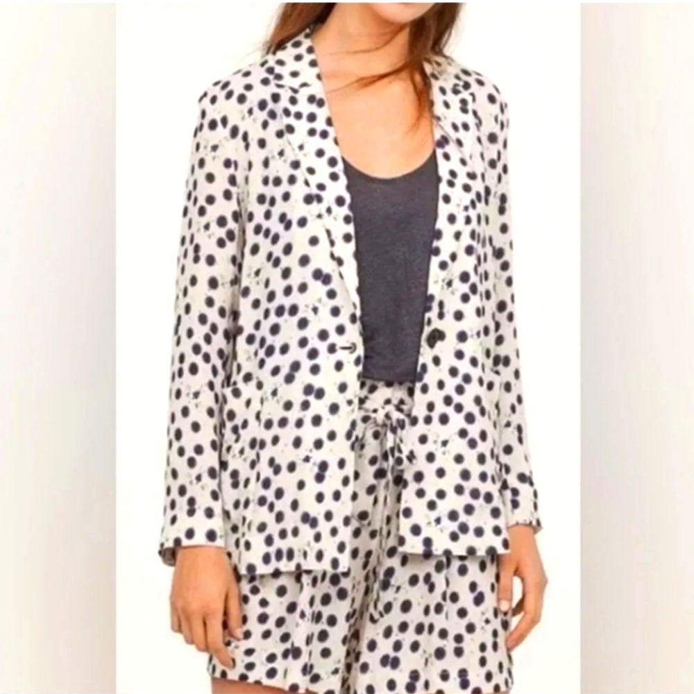 Anna Glover x H&M lightweight lazer